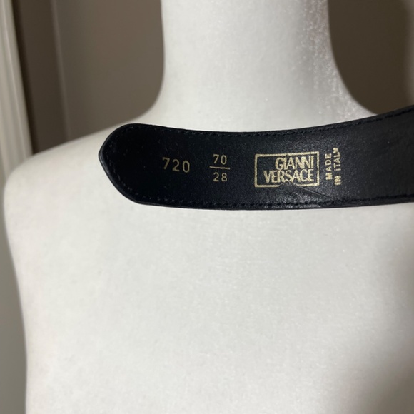 90s Vintage Gianni Versace leather belt w/ Medusa and gold paper clips - Picture 6 of 7